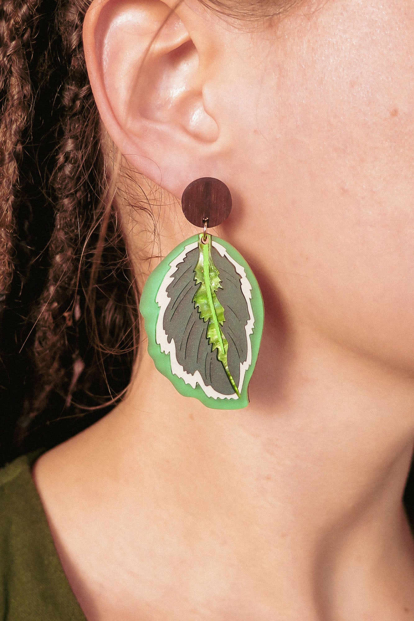 Calathea Medallion Earrings - Green - DORUZOVA